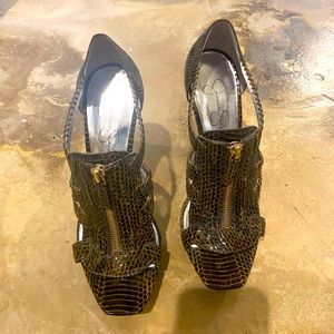 Sexy Brown Leopard’ish Heels w/Zipper Front ! 🔥